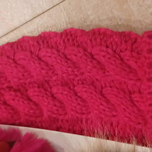 NWT Pink Interchangeable Faux Fur Pom Pom Knit Beanie - Picture 3 of 9